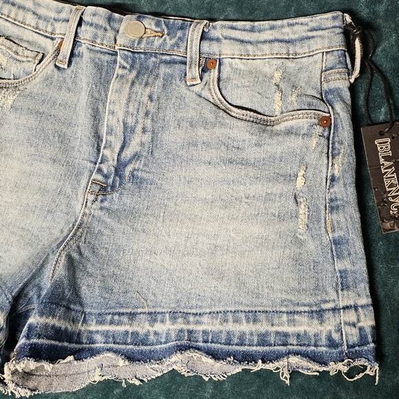 🆕 BLANKNYC The Lenox High Rise Blue Denim Whiskered Distressed Shorts Size 27 - Picture 5 of 7
